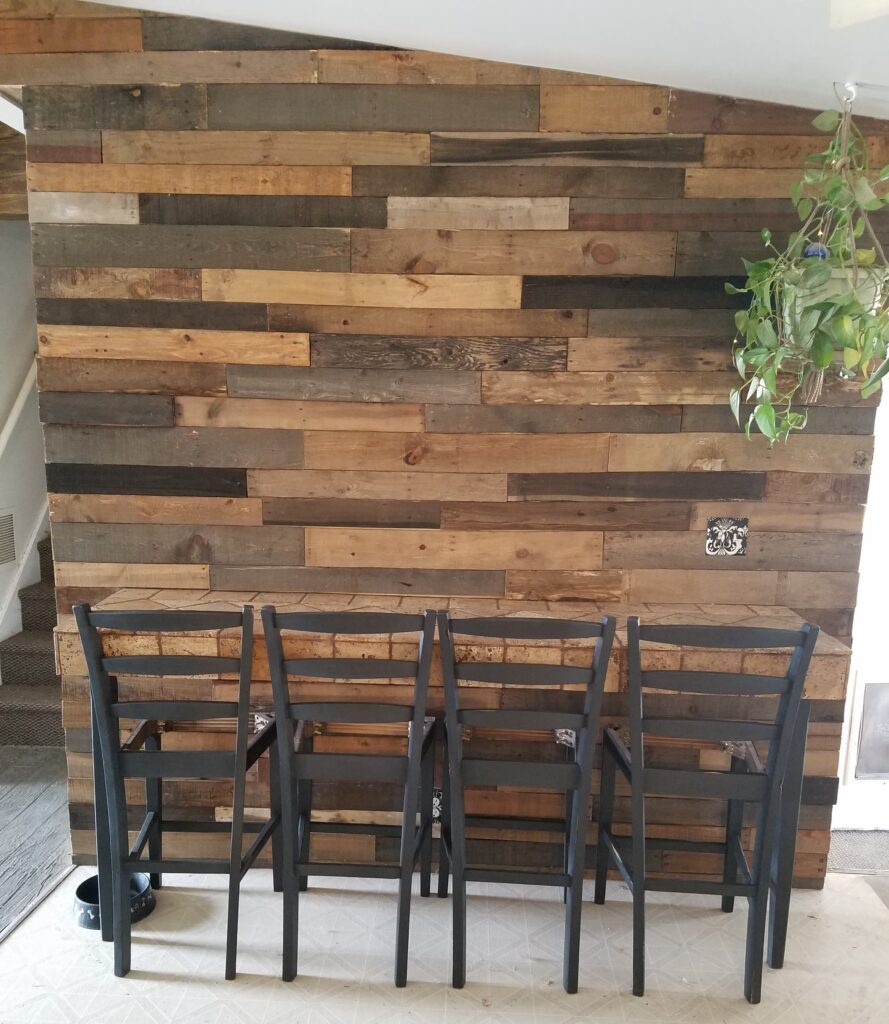 rustic kitchen pallet wall